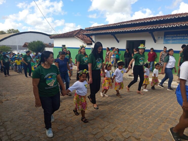 Escola Aldeni Pereira da Silva realiza desfile cívico em Mundo Novo 17