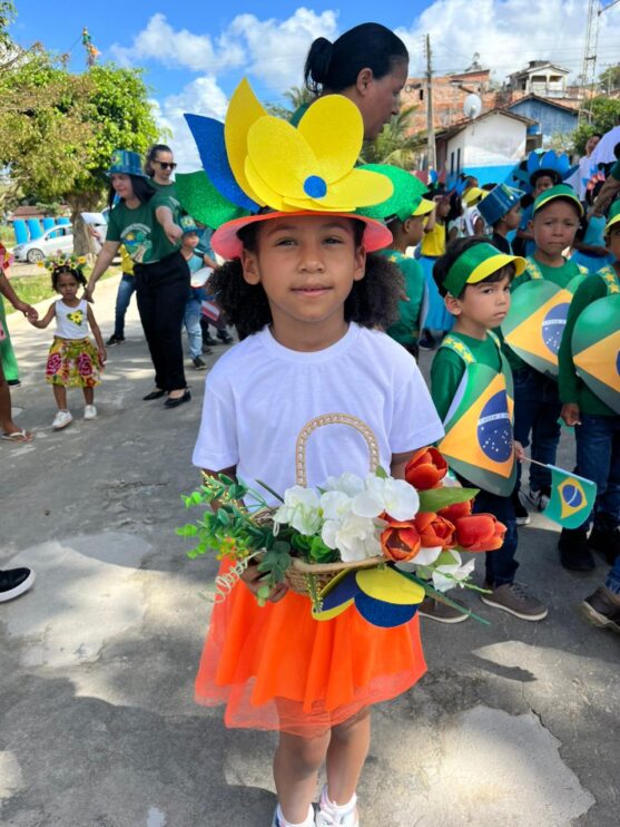 Escola Aldeni Pereira da Silva realiza desfile cívico em Mundo Novo 21