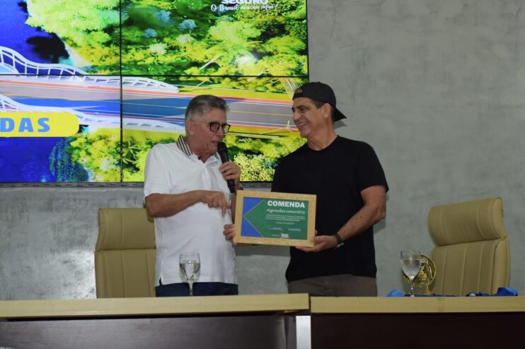 Prefeito homenageia Durval Lellys e anuncia atrações para o Verão em Porto Seguro Prefeito homenageia Durval Lellys e anuncia atrações para o Verão em Porto Seguro 4