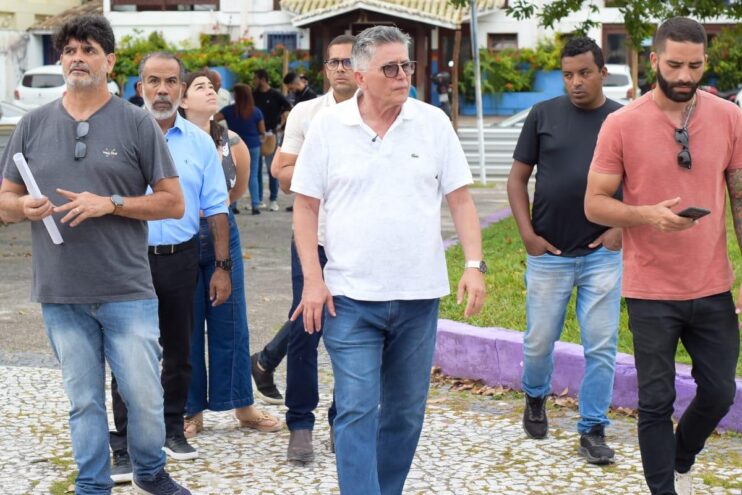 Prefeito Jânio Natal visita obras de requalificação da Rua Pero Vaz de Caminha e Praça ACM 24