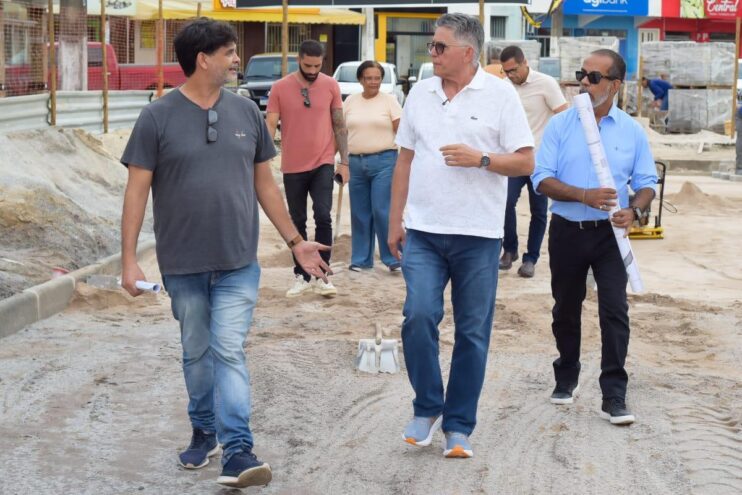 Prefeito Jânio Natal visita obras de requalificação da Rua Pero Vaz de Caminha e Praça ACM 22