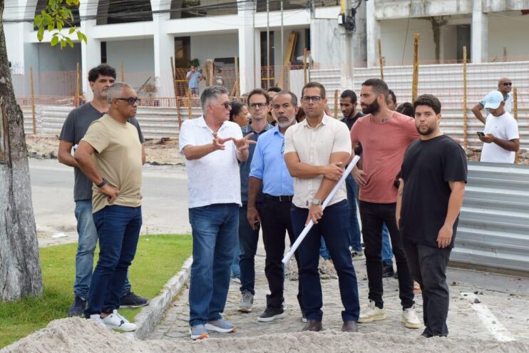 Prefeito Jânio Natal visita obras de requalificação da Rua Pero Vaz de Caminha e Praça ACM 23