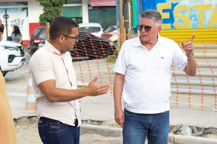 Prefeito Jânio Natal visita obras de requalificação da Rua Pero Vaz de Caminha e Praça ACM 20