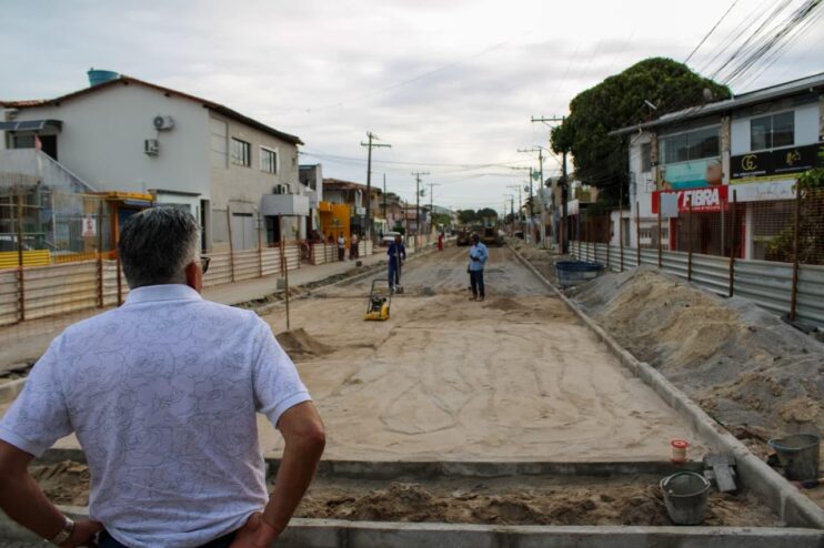 Prefeito Jânio Natal visita obras de requalificação da Rua Pero Vaz de Caminha e Praça ACM 11