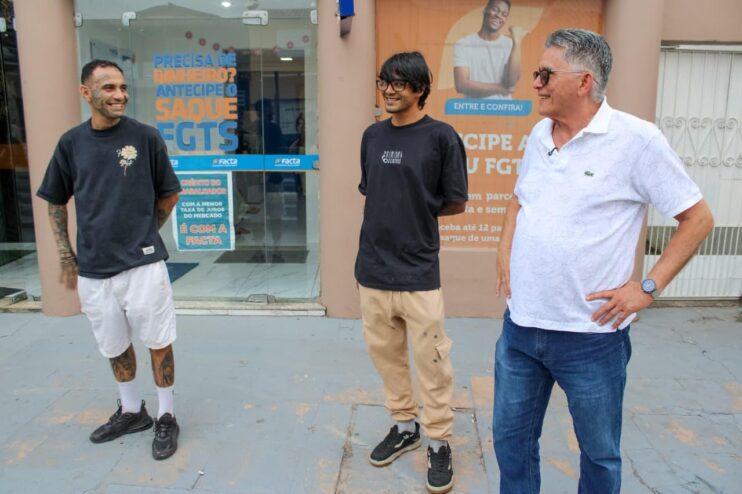 Prefeito Jânio Natal visita obras de requalificação da Rua Pero Vaz de Caminha e Praça ACM 16