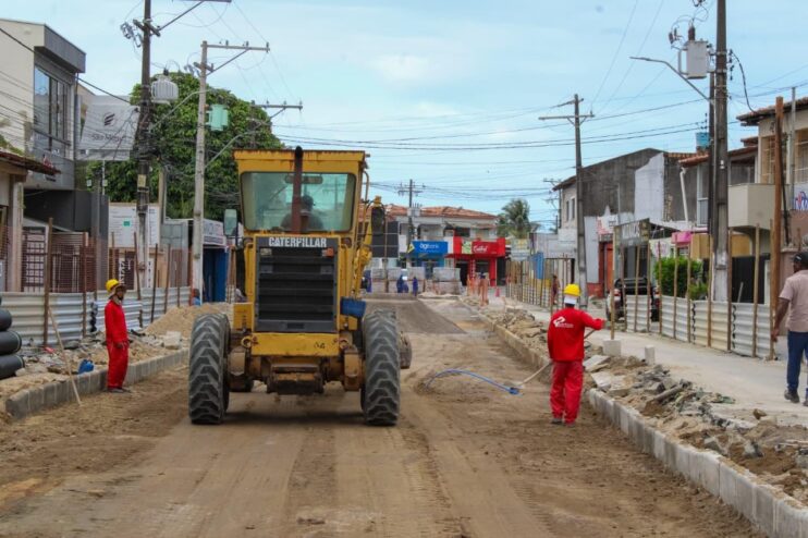Prefeito Jânio Natal visita obras de requalificação da Rua Pero Vaz de Caminha e Praça ACM 15