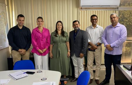 Deputada Cláudia Oliveira articula junto à SDE medidas para regularização do setor industrial de Eunápolis 11