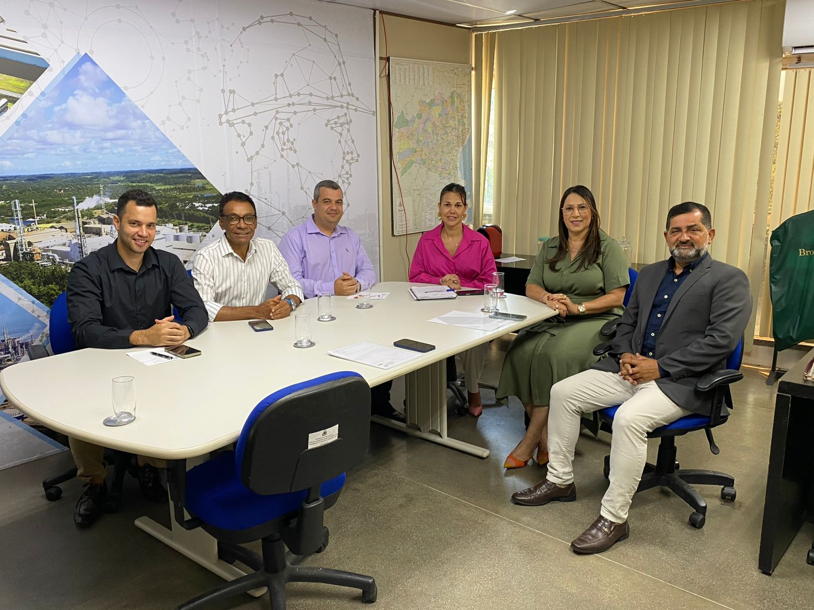 Deputada Cláudia Oliveira articula junto à SDE medidas para regularização do setor industrial de Eunápolis 5