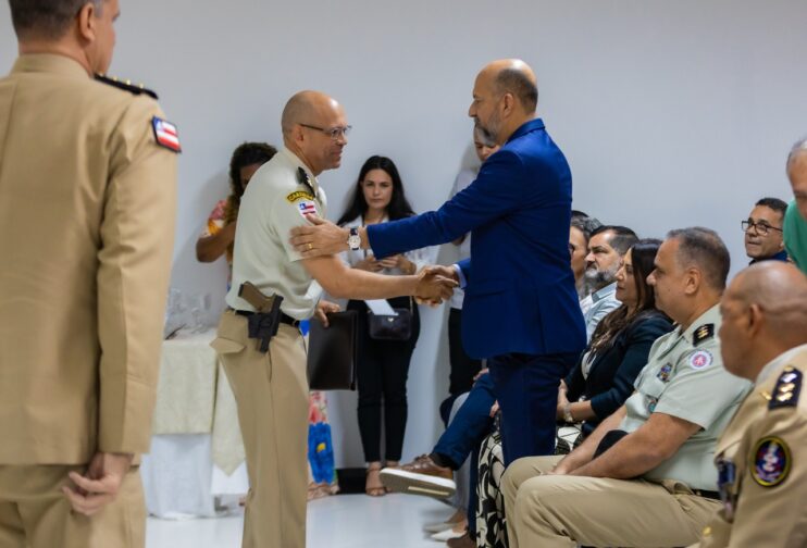 Eunápolis realiza Solenidade de Assunção do 28º BPM, conquista viabilizada por articulação política de Cláudia e Robério Oliveira 18