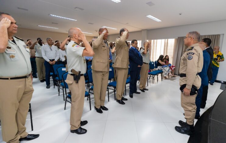 Eunápolis realiza Solenidade de Assunção do 28º BPM, conquista viabilizada por articulação política de Cláudia e Robério Oliveira 11