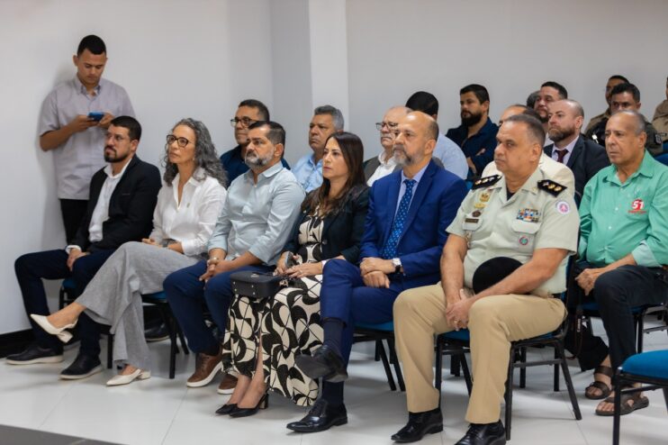 Eunápolis realiza Solenidade de Assunção do 28º BPM, conquista viabilizada por articulação política de Cláudia e Robério Oliveira 21