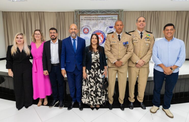 Eunápolis realiza Solenidade de Assunção do 28º BPM, conquista viabilizada por articulação política de Cláudia e Robério Oliveira 20