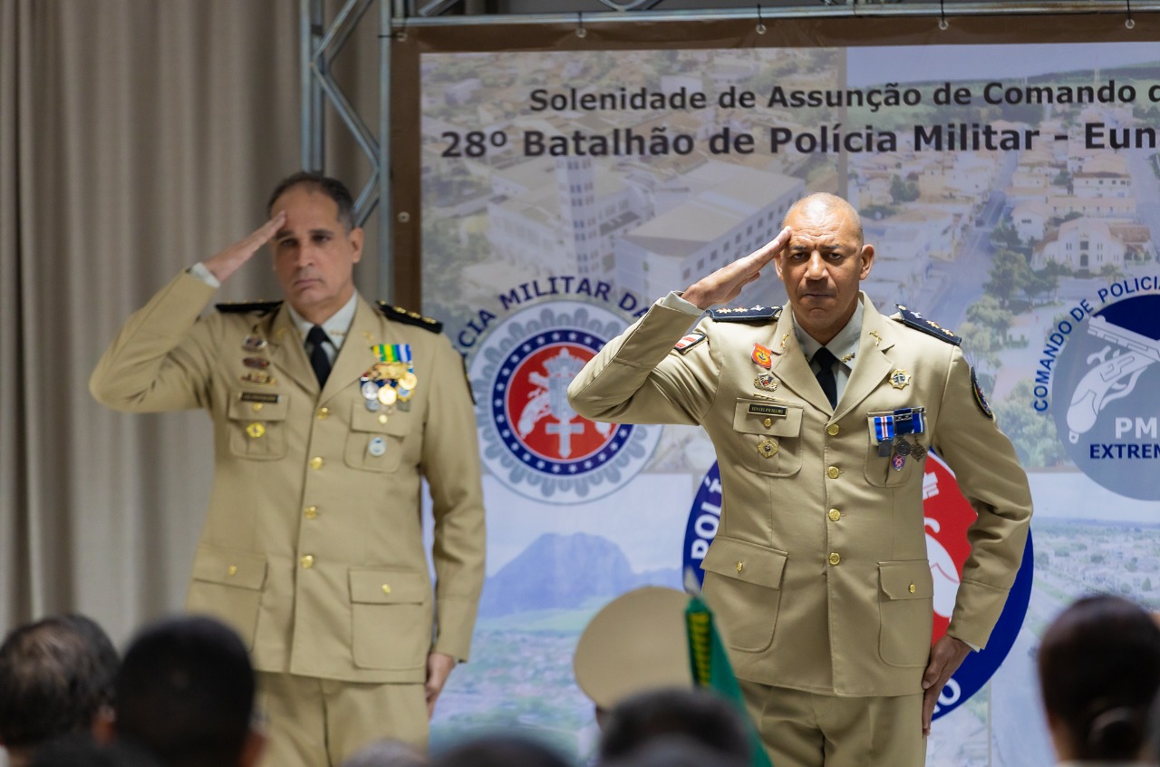 Eunápolis realiza Solenidade de Assunção do 28º BPM, conquista viabilizada por articulação política de Cláudia e Robério Oliveira 8