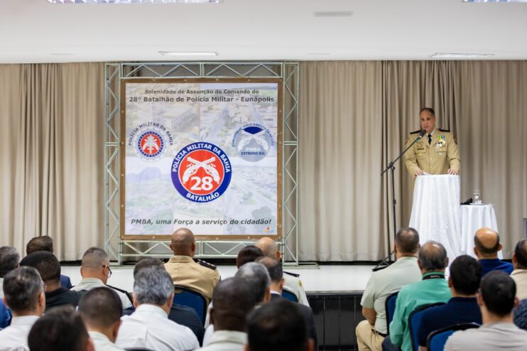 Eunápolis realiza Solenidade de Assunção do 28º BPM, conquista viabilizada por articulação política de Cláudia e Robério Oliveira 17