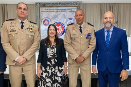 Eunápolis realiza Solenidade de Assunção do 28º BPM, conquista viabilizada por articulação política de Cláudia e Robério Oliveira Eunápolis realiza Solenidade de Assunção do 28º BPM, conquista viabilizada por articulação política de Cláudia e Robério Oliveira 6