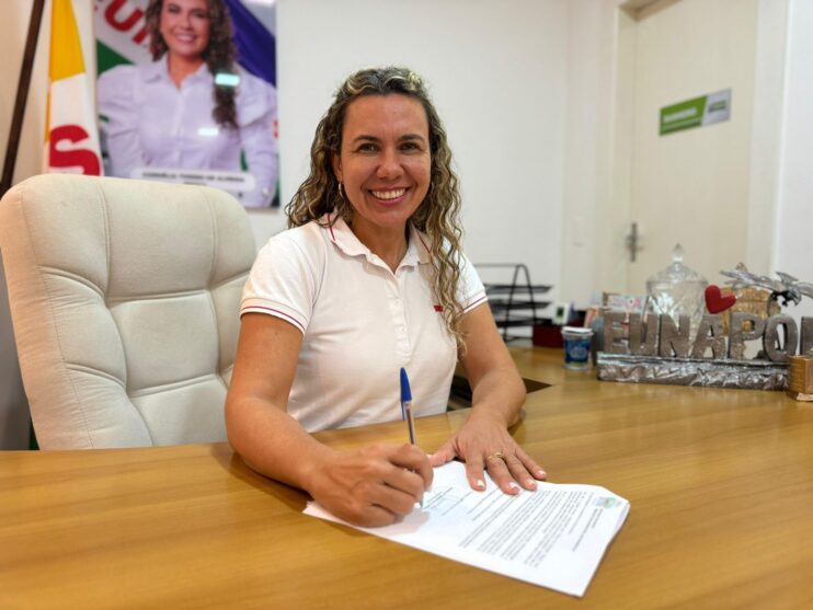 Câmara de Eunápolis recebe contas de 2023 de Cordélia Torres para serem votadas pelos vereadores Câmara de Eunápolis recebe contas de 2023 de Cordélia Torres para serem votadas pelos vereadores 4