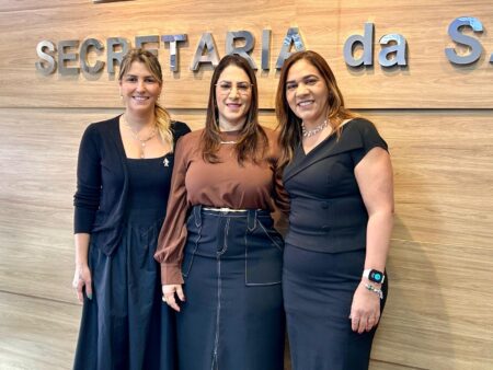 Deputada Cláudia Oliveira articula avanços na saúde para o Extremo Sul da Bahia 13