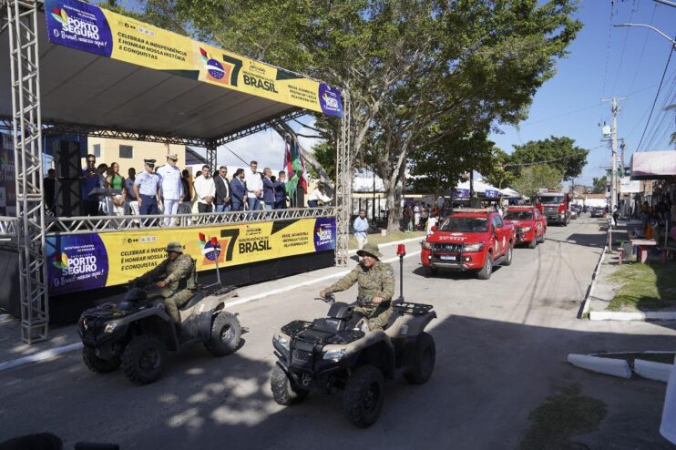 População vai às ruas assistir ao desfile da Independência, no Baianão 32