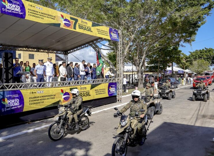 População vai às ruas assistir ao desfile da Independência, no Baianão 30