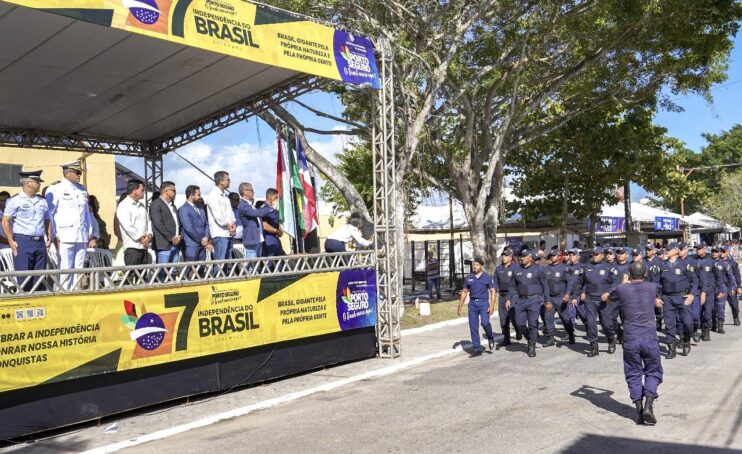População vai às ruas assistir ao desfile da Independência, no Baianão 28