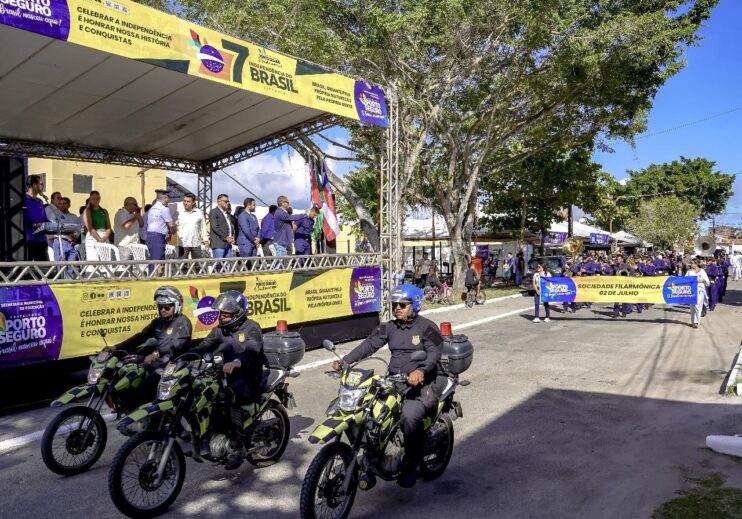 População vai às ruas assistir ao desfile da Independência, no Baianão 27