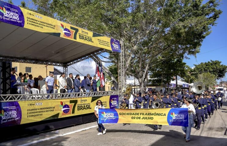 População vai às ruas assistir ao desfile da Independência, no Baianão 26