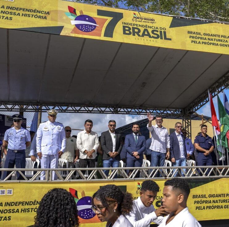 População vai às ruas assistir ao desfile da Independência, no Baianão 17