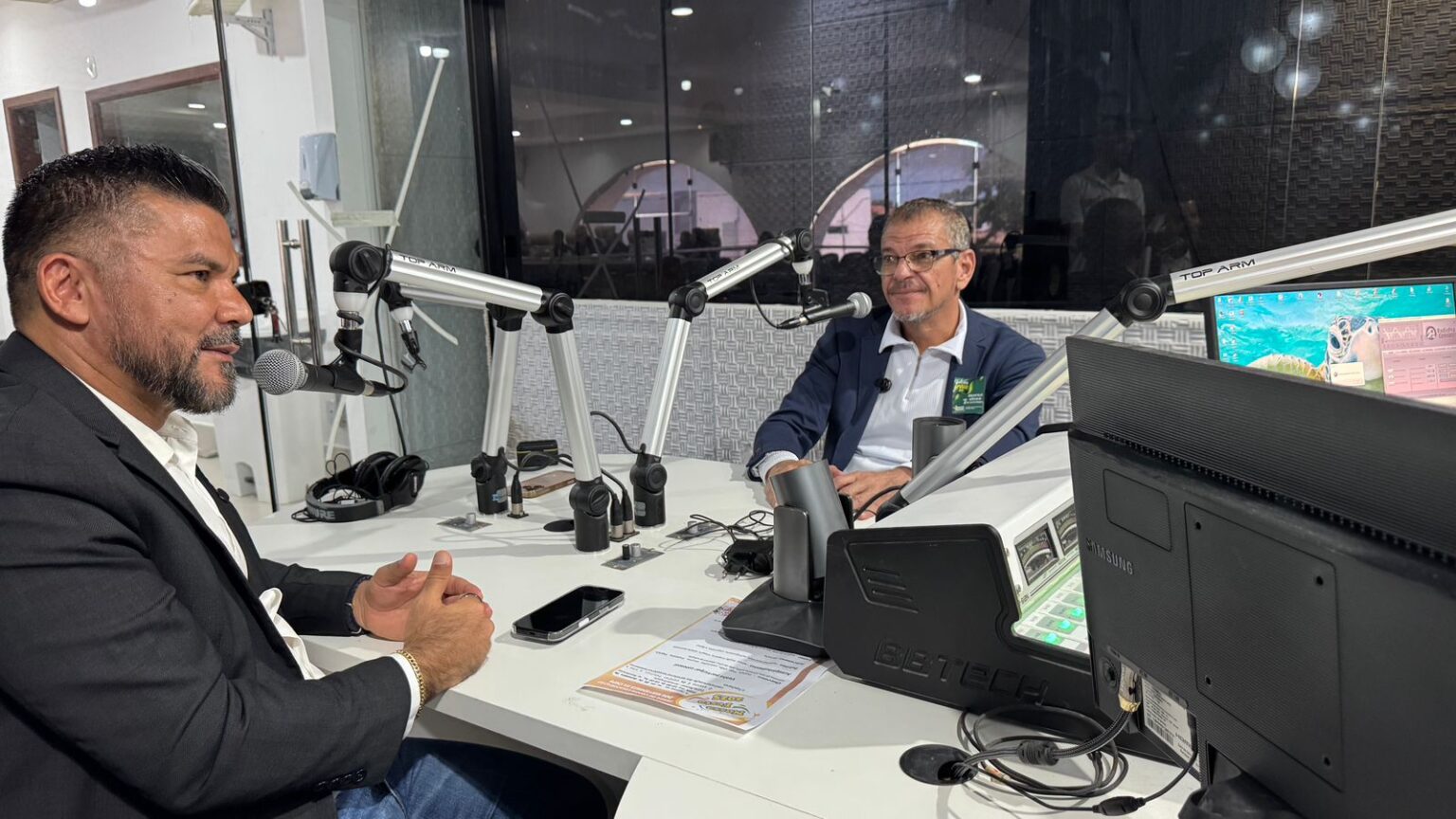 Vice-prefeito e secretário anunciam show de Durval Lelis marcando reinício das obras da Ponte Litoral Sul Vice-prefeito e secretário anunciam show de Durval Lelis marcando reinício das obras da Ponte Litoral Sul 8