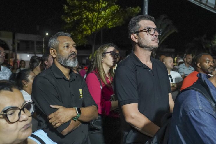 Prefeito Jânio Natal assina ordem de serviço para revitalização completa com arborização da Rua Pero Vaz de Caminha, no Centro 11