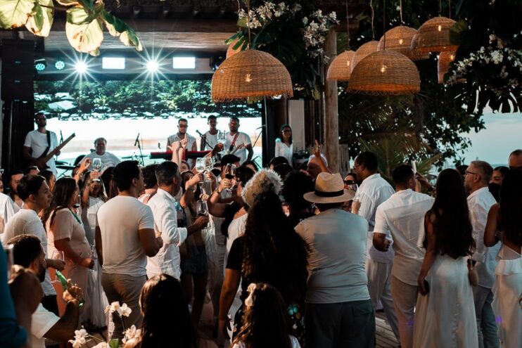 Cena de casamento em Trancoso é gravada para filme “Deixe-me Viver”, confirmando Porto Seguro como a Capital Mundial de Casamentos à Beira-Mar 21