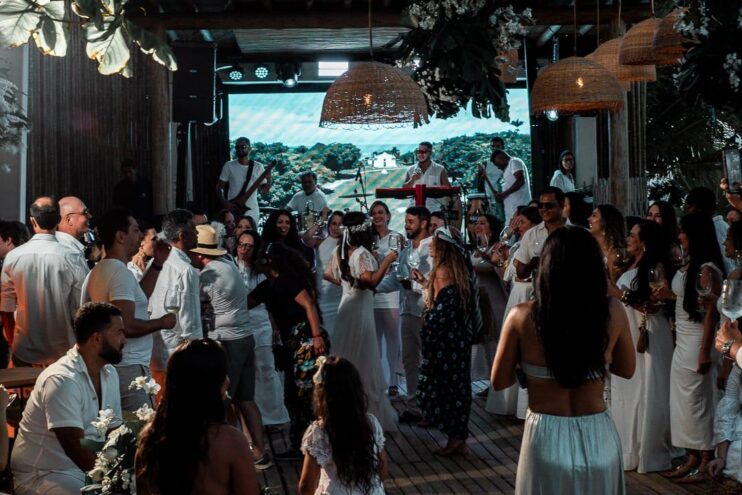 Cena de casamento em Trancoso é gravada para filme “Deixe-me Viver”, confirmando Porto Seguro como a Capital Mundial de Casamentos à Beira-Mar 18