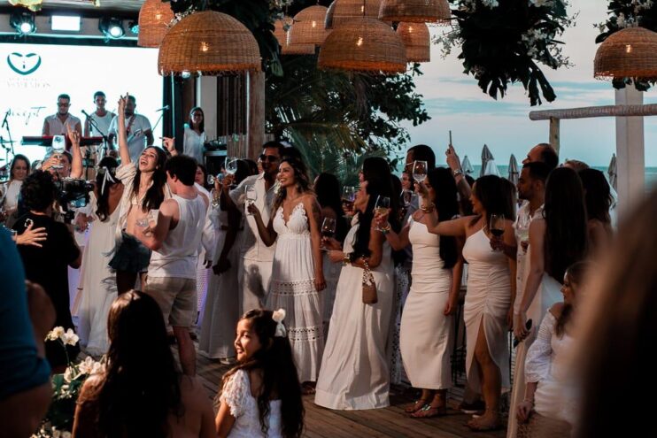 Cena de casamento em Trancoso é gravada para filme “Deixe-me Viver”, confirmando Porto Seguro como a Capital Mundial de Casamentos à Beira-Mar 16