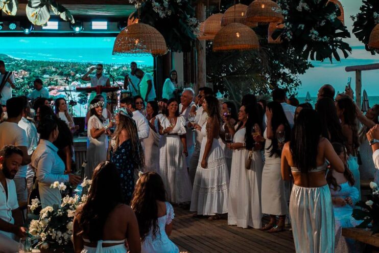 Cena de casamento em Trancoso é gravada para filme “Deixe-me Viver”, confirmando Porto Seguro como a Capital Mundial de Casamentos à Beira-Mar 17