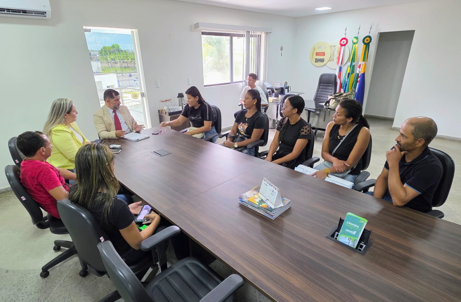 Moradores do Ponto Maneca são recebidos pelo presidente da Câmara de Eunápolis e cobram melhorias para a comunidade 5