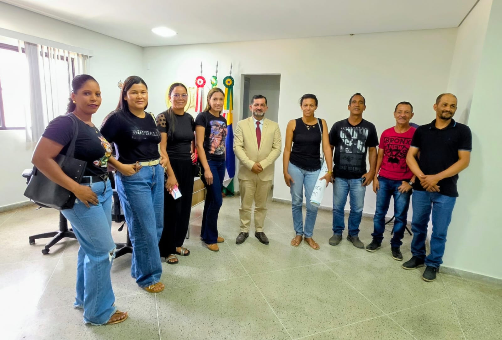 Moradores do Ponto Maneca são recebidos pelo presidente da Câmara de Eunápolis e cobram melhorias para a comunidade 6