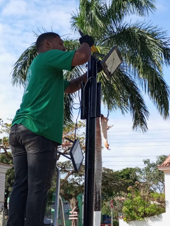 WhatsApp Image 2025-09-20 at 15.06.12 (2) Prefeitura de Belmonte reforça compromisso com a população e amplia serviços de iluminação pública 32