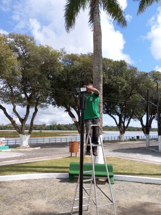 WhatsApp Image 2025-09-20 at 15.06.14 (1) Prefeitura de Belmonte reforça compromisso com a população e amplia serviços de iluminação pública 25