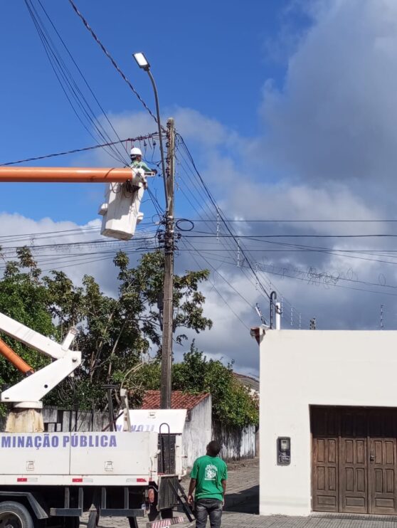 WhatsApp Image 2025-09-20 at 15.06.20 Prefeitura de Belmonte reforça compromisso com a população e amplia serviços de iluminação pública 19