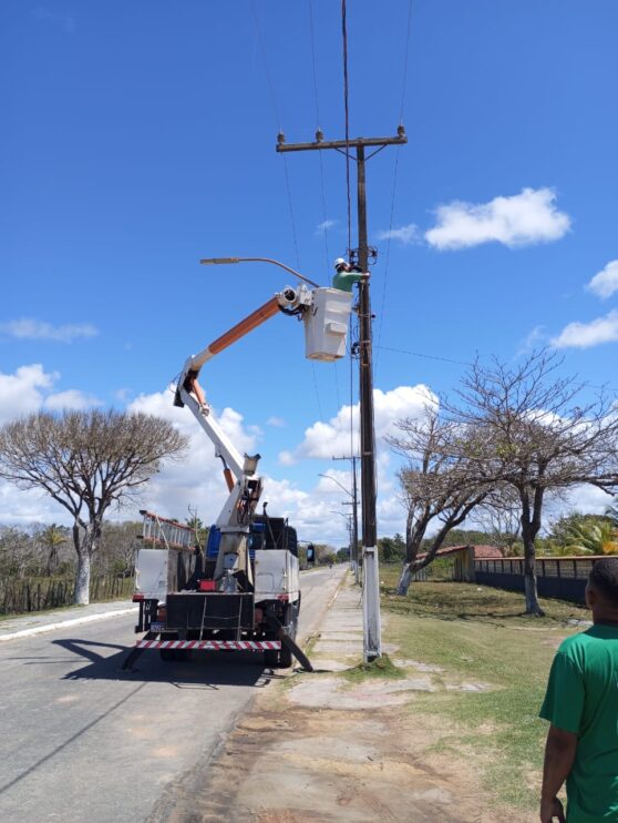 WhatsApp Image 2025-09-20 at 15.06.21 (1) Prefeitura de Belmonte reforça compromisso com a população e amplia serviços de iluminação pública 17