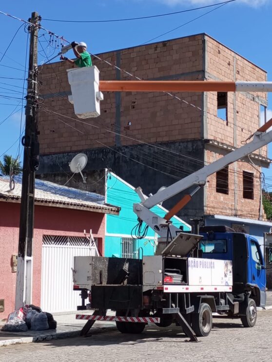 WhatsApp Image 2025-09-20 at 15.06.22 Prefeitura de Belmonte reforça compromisso com a população e amplia serviços de iluminação pública 16