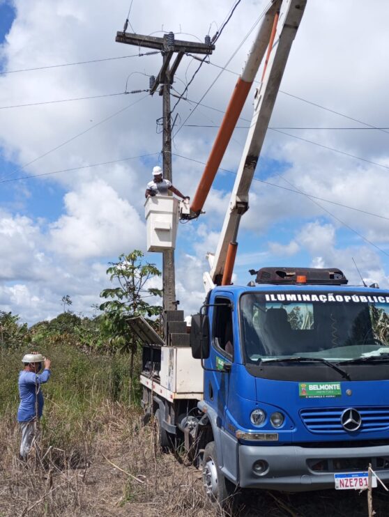 WhatsApp Image 2025-09-20 at 15.06.23 (1) Prefeitura de Belmonte reforça compromisso com a população e amplia serviços de iluminação pública 14