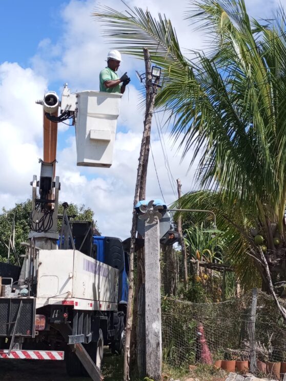 WhatsApp Image 2025-09-20 at 15.06.26 (1) Prefeitura de Belmonte reforça compromisso com a população e amplia serviços de iluminação pública 11