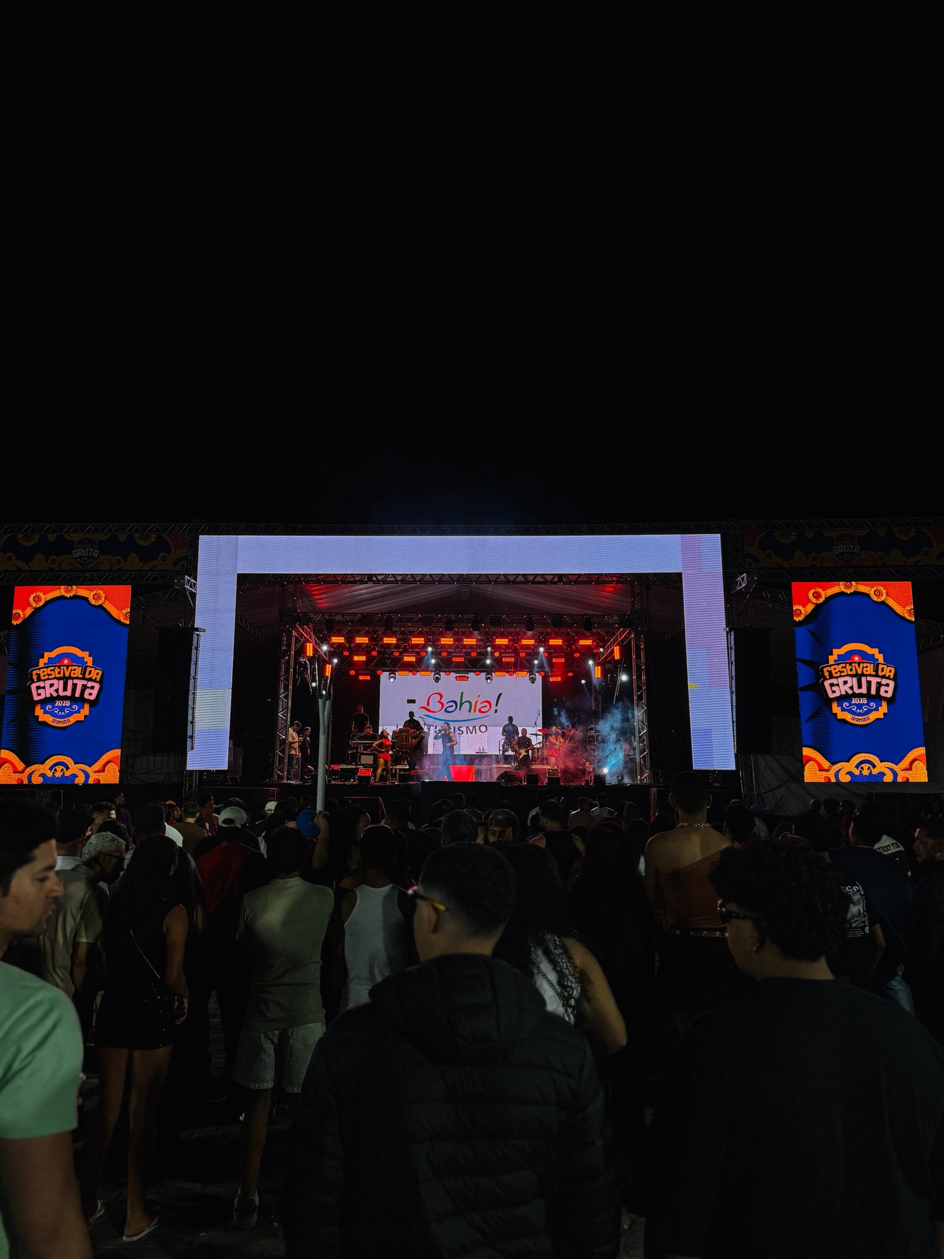 Show de Papazoni lota praça pública de Iramaia 4