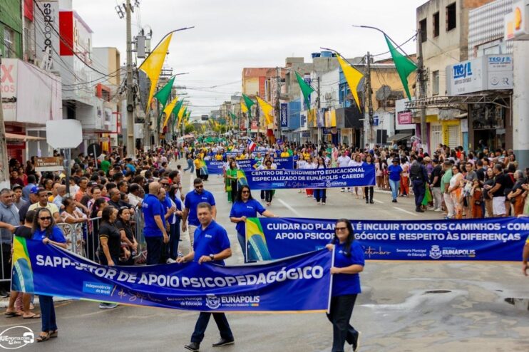 Desfile de 7 de Setembro atrai milhares de pessoas em Eunápolis 509