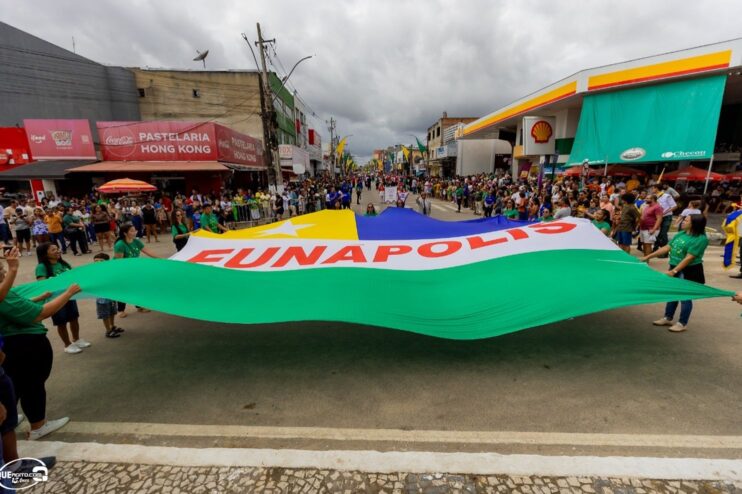 Desfile de 7 de Setembro atrai milhares de pessoas em Eunápolis 510