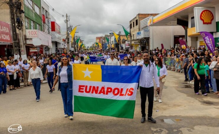 Desfile de 7 de Setembro atrai milhares de pessoas em Eunápolis 514