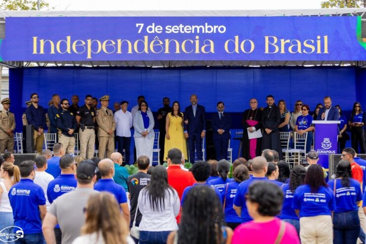 Desfile de 7 de Setembro atrai milhares de pessoas em Eunápolis 513