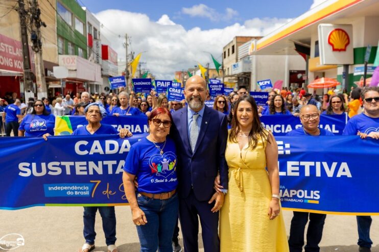 Desfile de 7 de Setembro atrai milhares de pessoas em Eunápolis 516