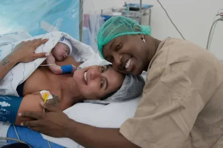 Nasce Bento, primeiro filho de Carol Peixinho e Thiaguinho 13