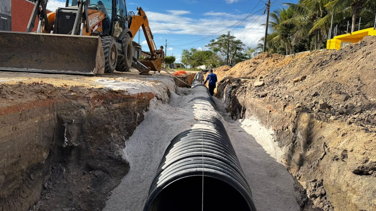 Prefeitura de Eunápolis avança com nova etapa de drenagem e beneficia a Rua Turmalina, no bairro Santa Isabel Prefeitura de Eunápolis avança com nova etapa de drenagem e beneficia a Rua Turmalina, no bairro Santa Isabel 11